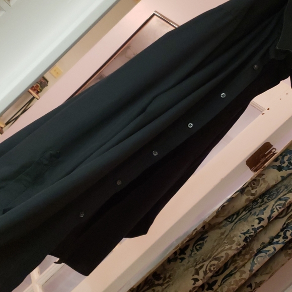 Men's Black Button Down Long Sleeve Shirt - Picture 7 of 7